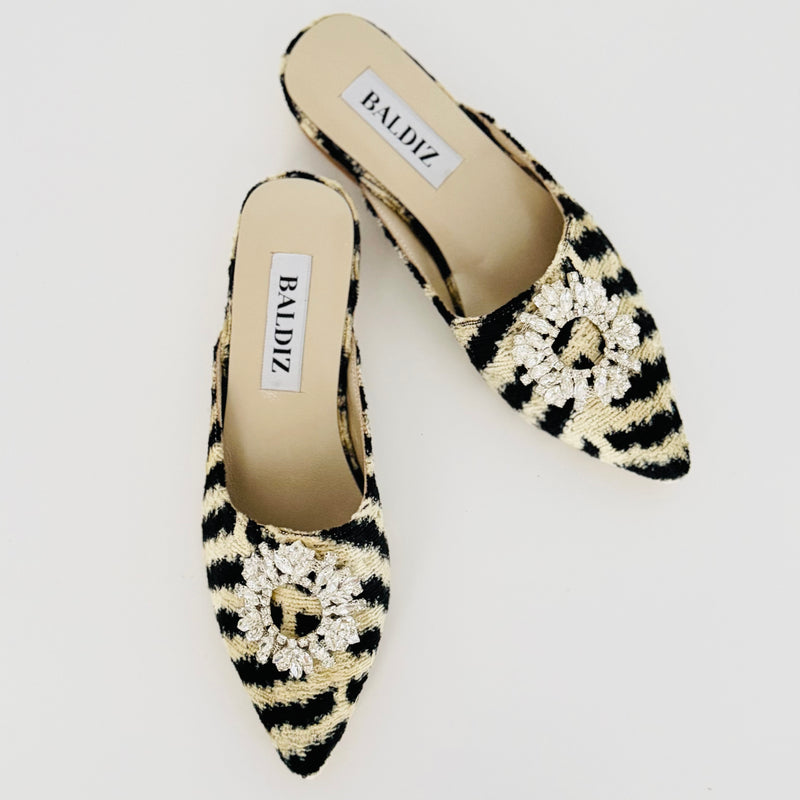 Black and Cream Nora Cocktail Slide
