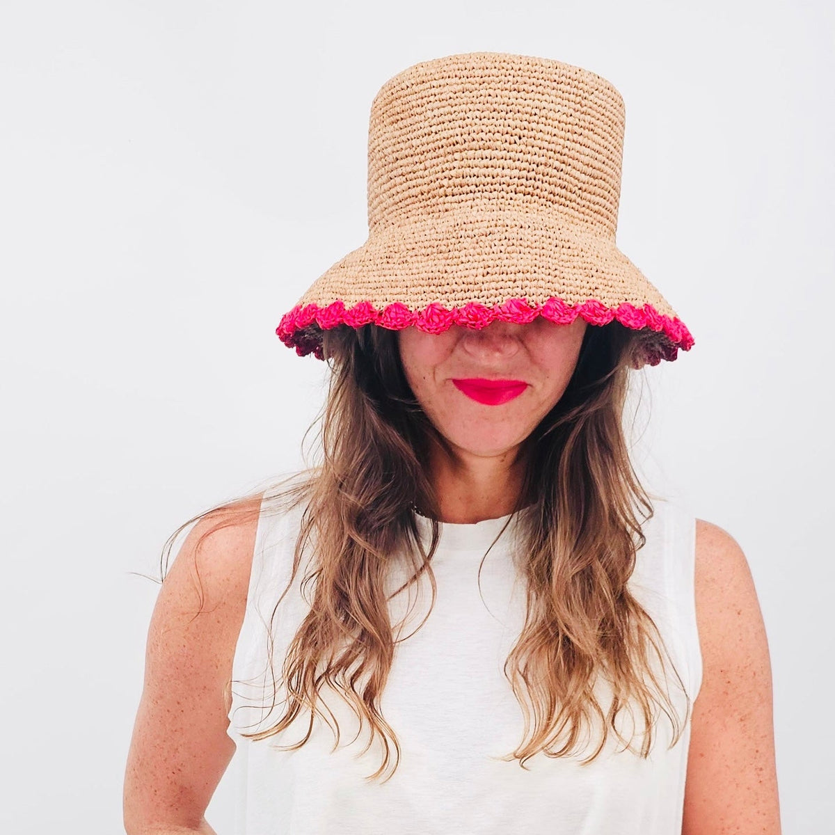 Hay with Red Scallop Beau Raffia Bucket Hat