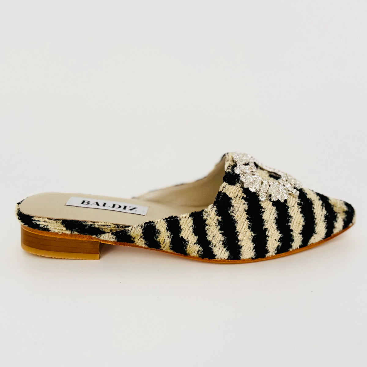 Black and Cream Nora Cocktail Slide