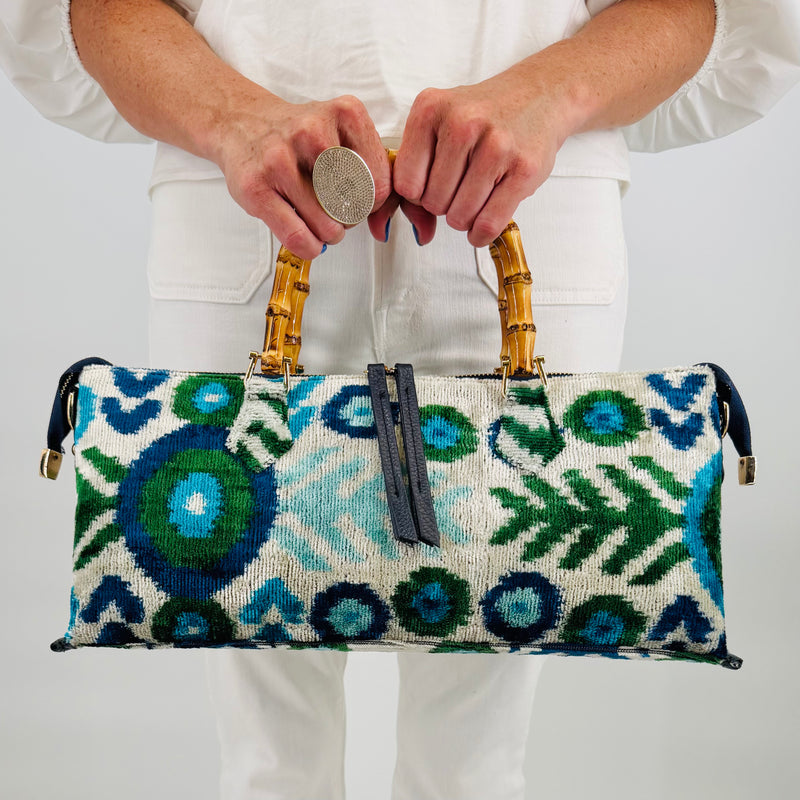 carpet handbag
carpet bag
carpet purse