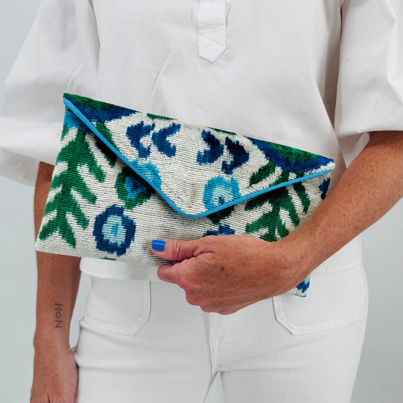 carpet handbag
carpet bag
carpet purse