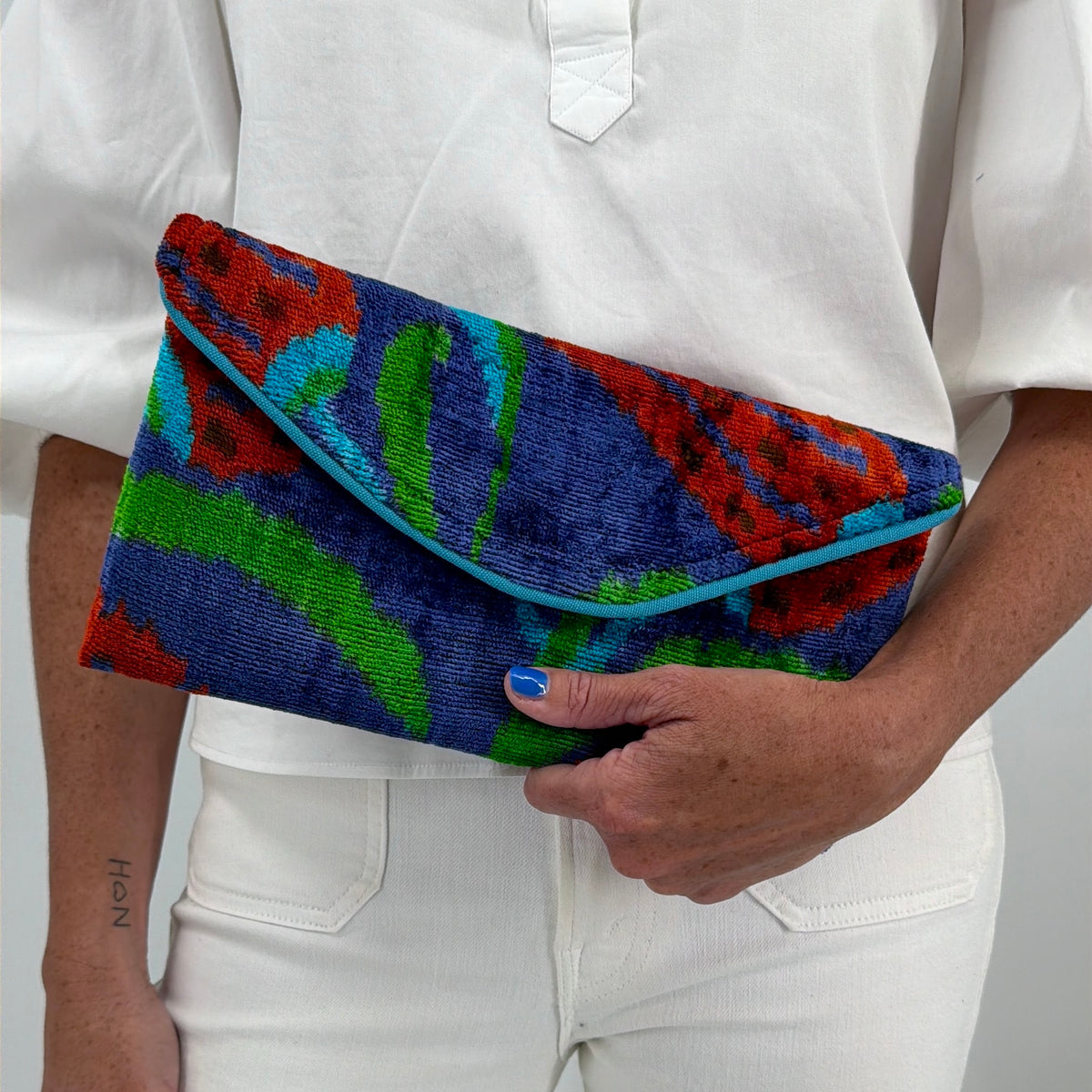 carpet handbag
carpet bag
carpet purse