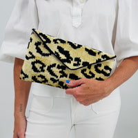 carpet handbag
carpet bag
carpet purse
