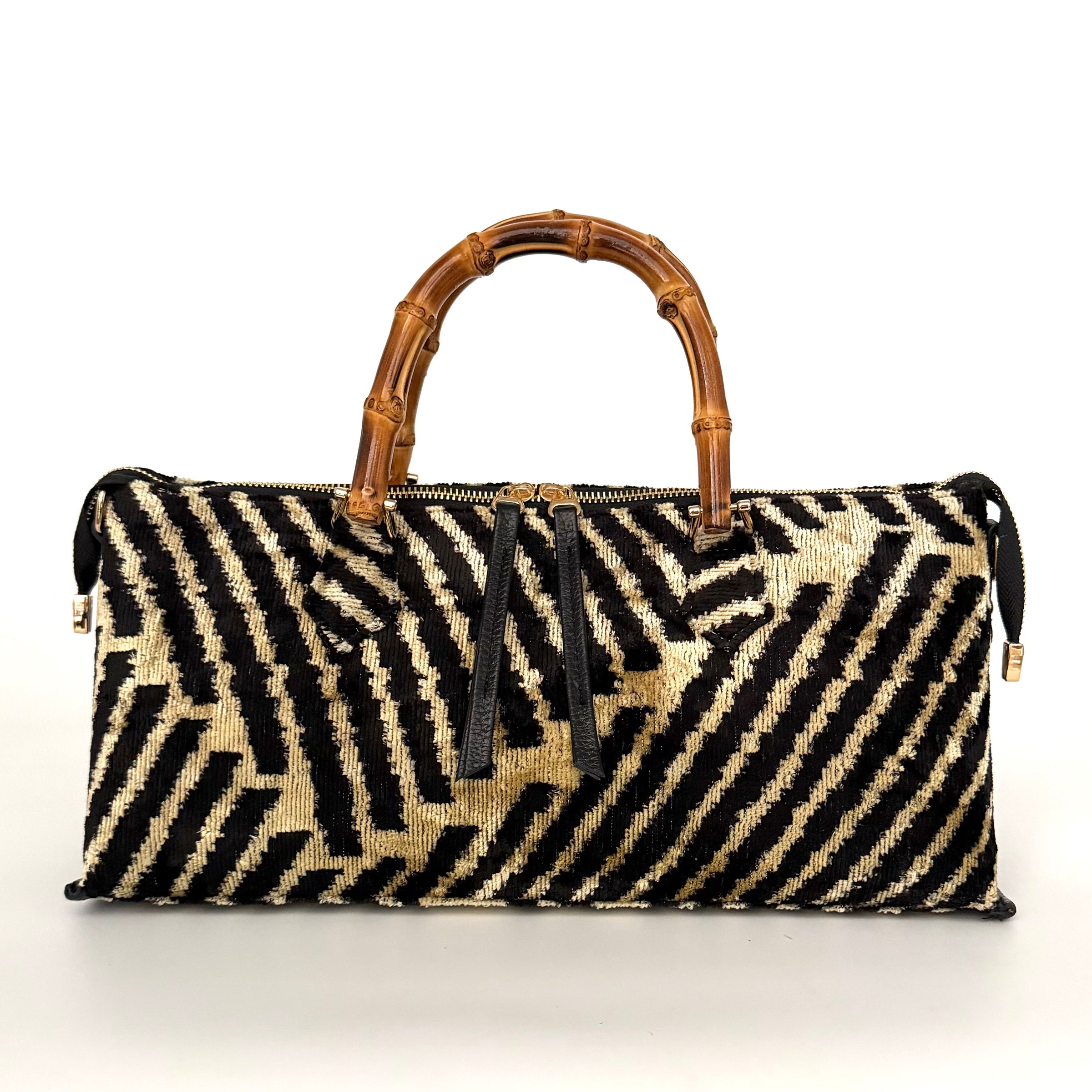 carpet handbag
carpet bag
carpet purse