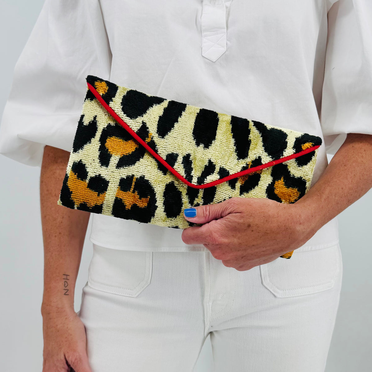 carpet handbag
carpet bag
carpet purse
