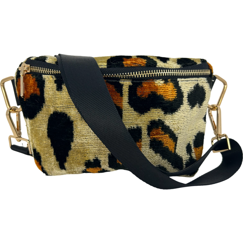 carpet handbag
carpet bag
carpet purse
