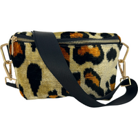carpet handbag
carpet bag
carpet purse