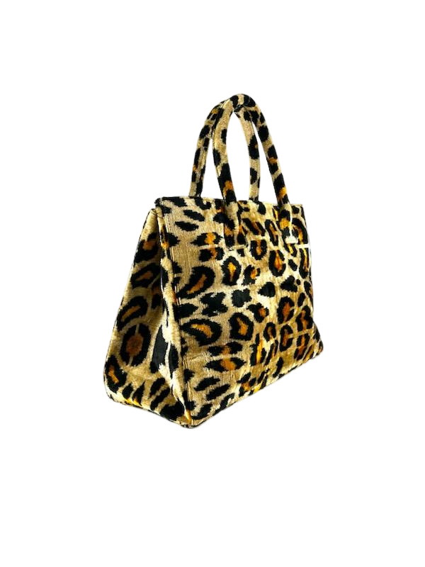 carpet handbag
carpet bag
carpet purse