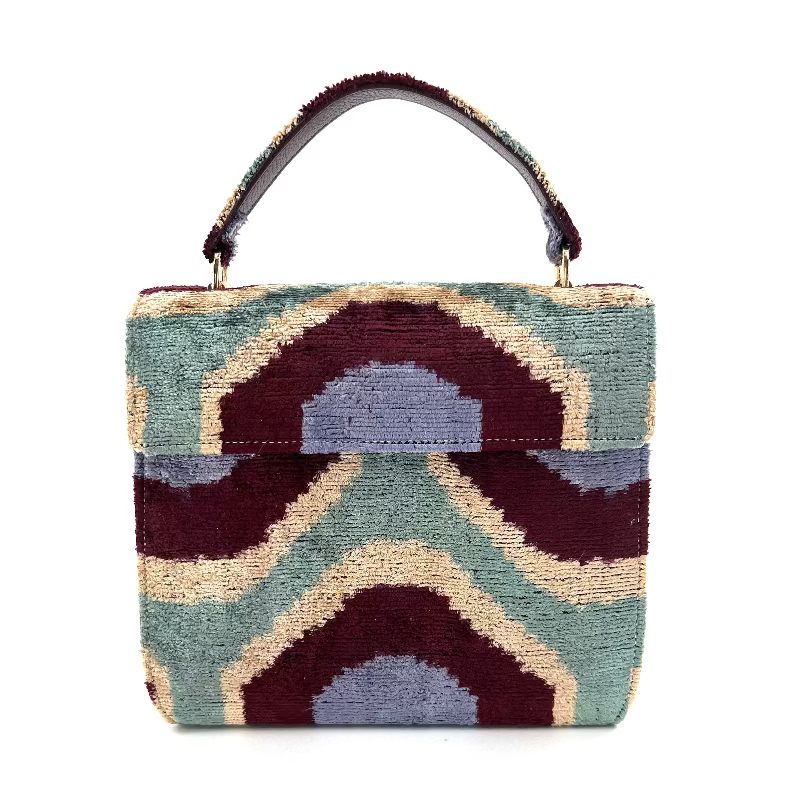 Maroon and Blue Dot Arrie