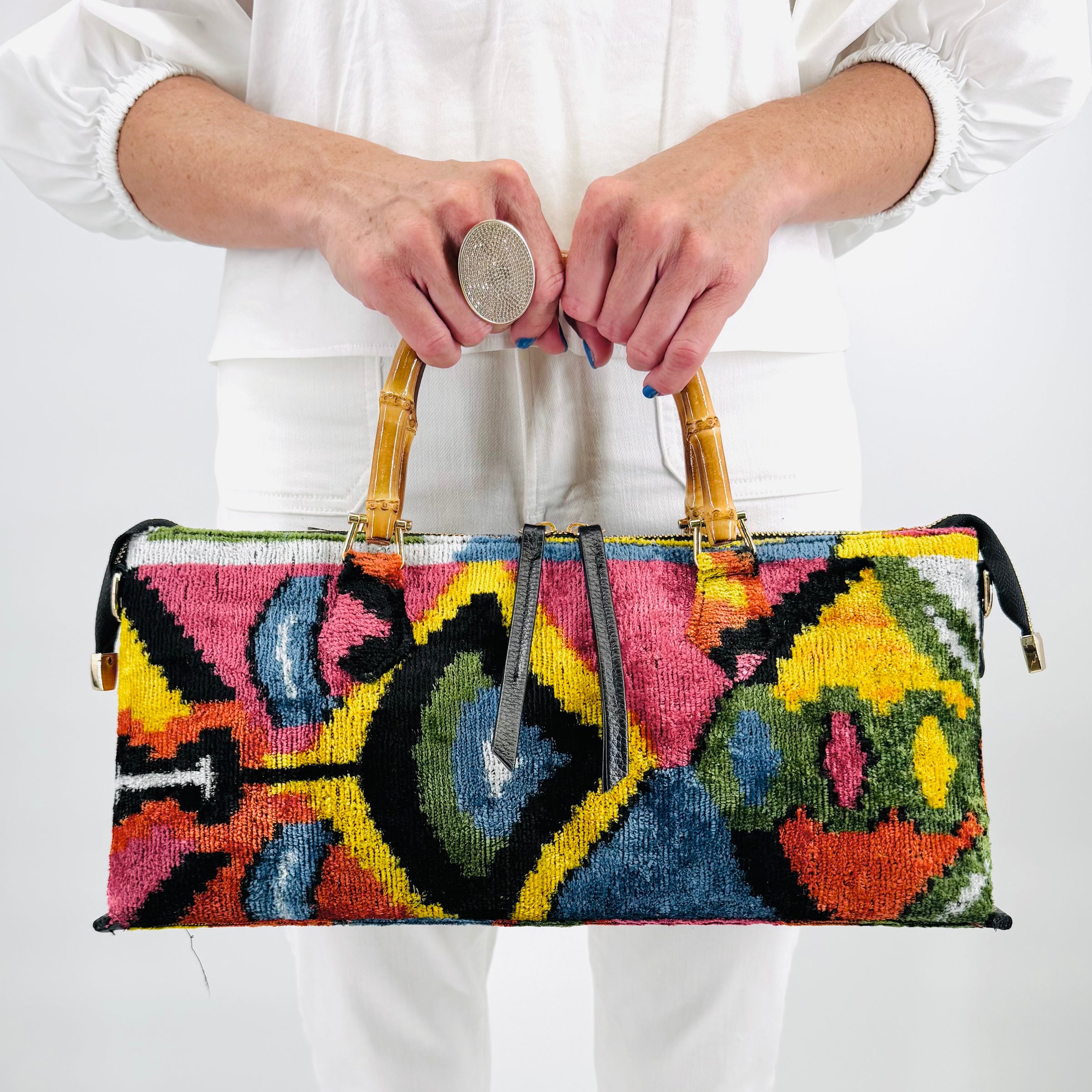 carpet handbag
carpet bag
carpet purse