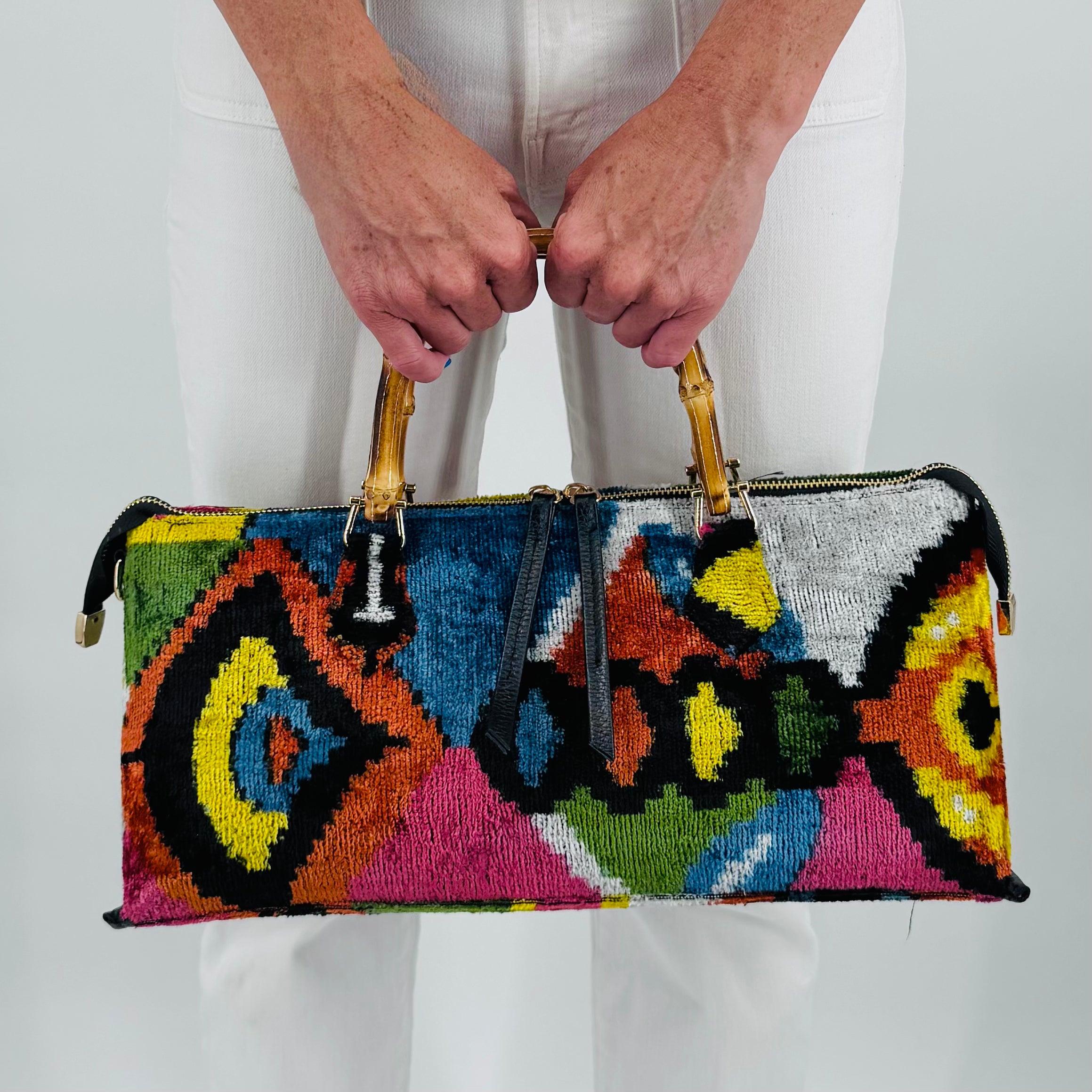 carpet handbag
carpet bag
carpet purse