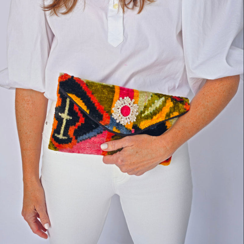 carpet handbag
carpet bag
carpet purse