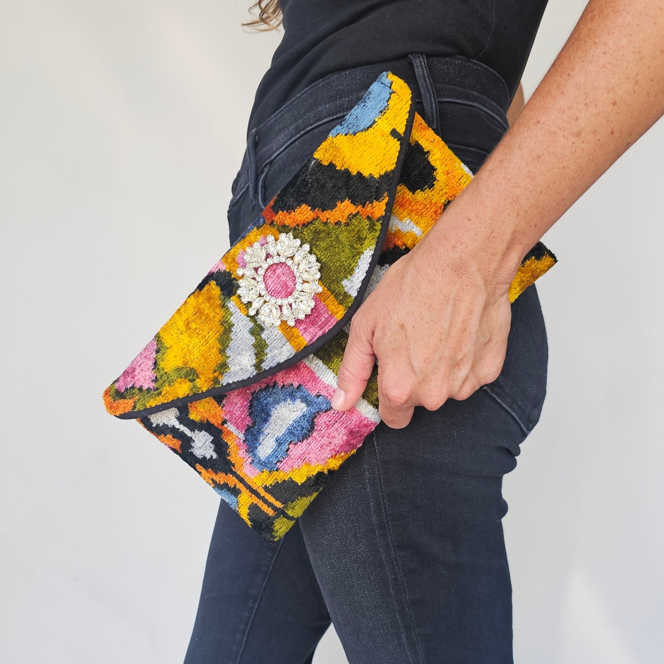 carpet handbag
carpet bag
carpet purse