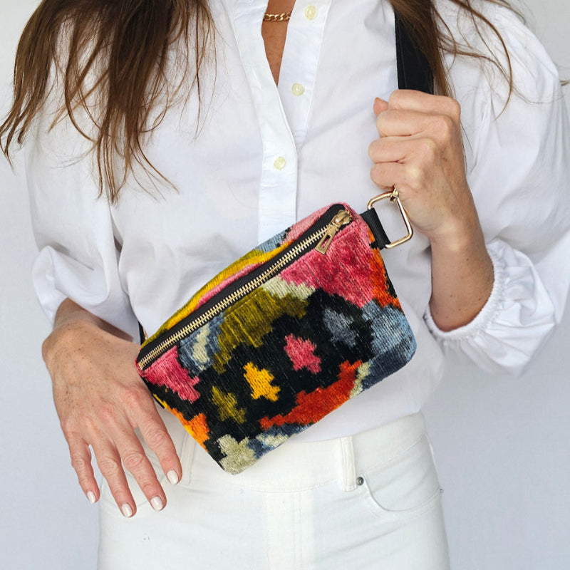 carpet handbag
carpet bag
carpet purse