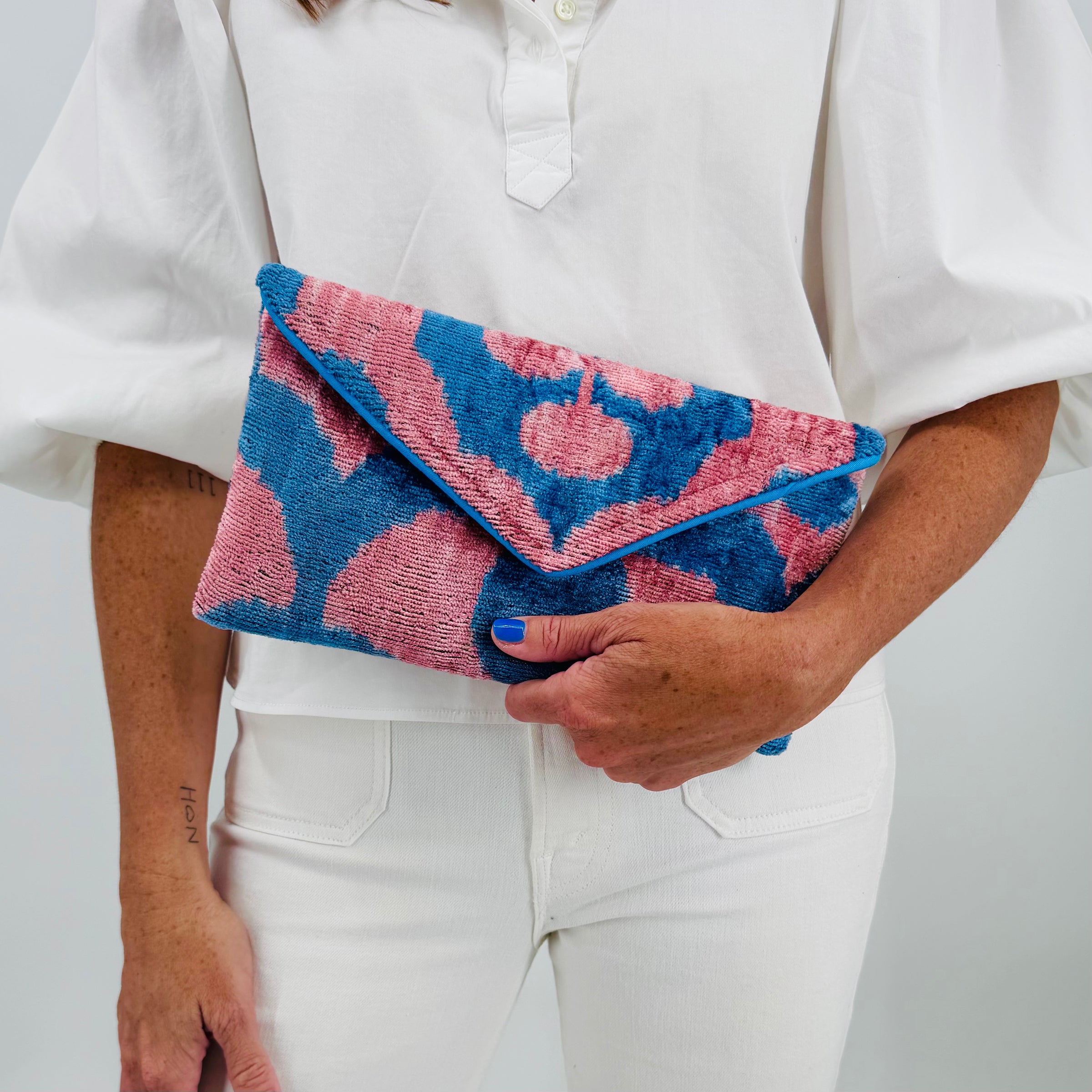 carpet handbag
carpet bag
carpet purse