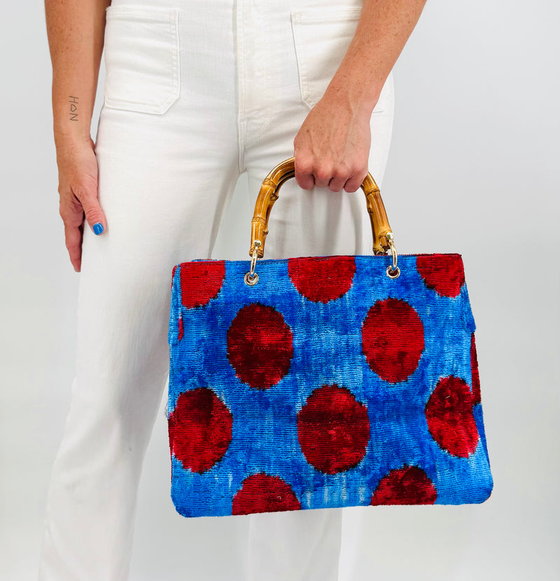 carpet handbag
carpet bag
carpet purse