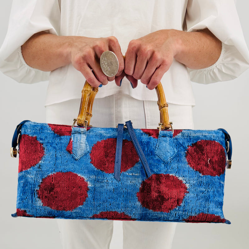 carpet handbag
carpet bag
carpet purse