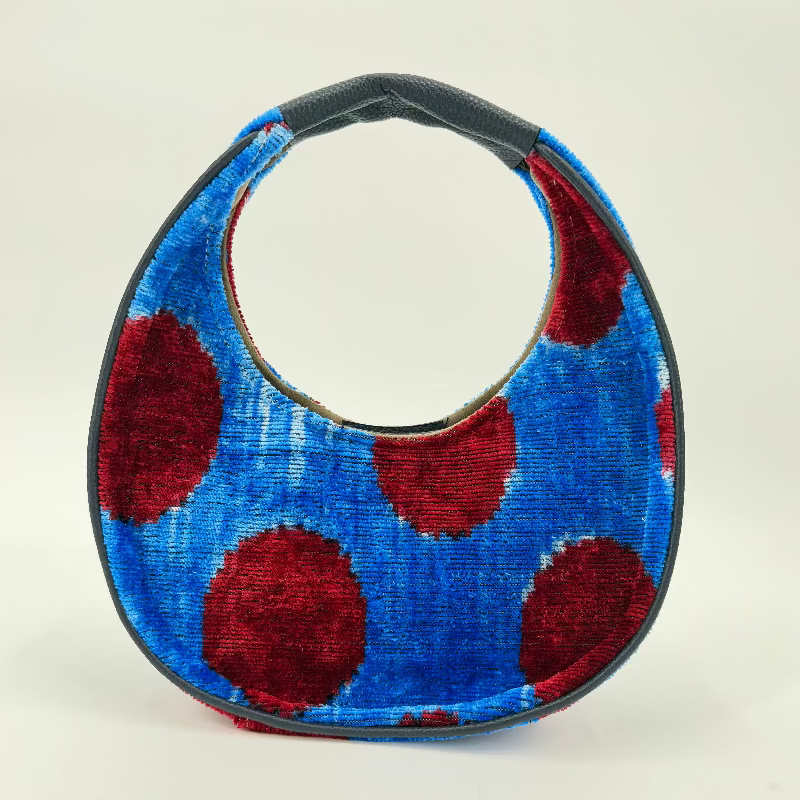 carpet handbag
carpet bag
carpet purse