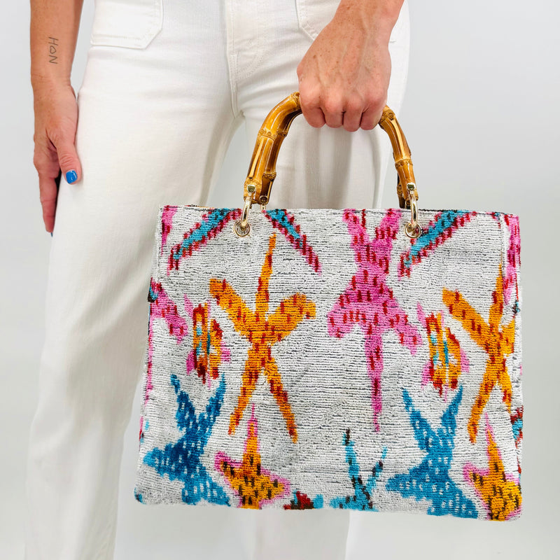 carpet handbag
carpet bag
carpet purse