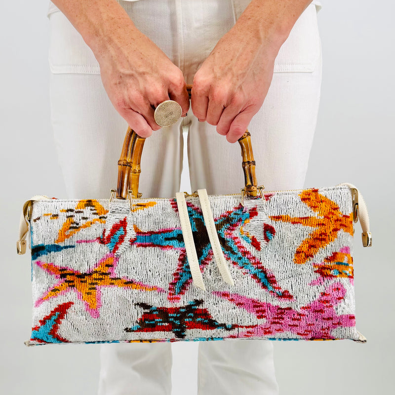 carpet handbag
carpet bag
carpet purse