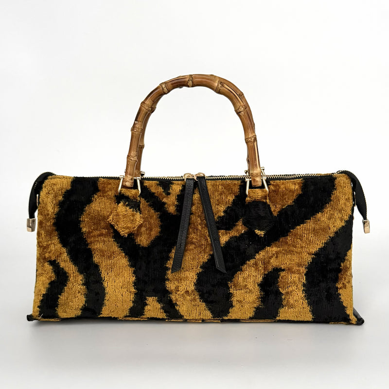 carpet handbag
carpet bag
carpet purse