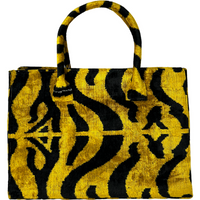 carpet handbag
carpet bag
carpet purse