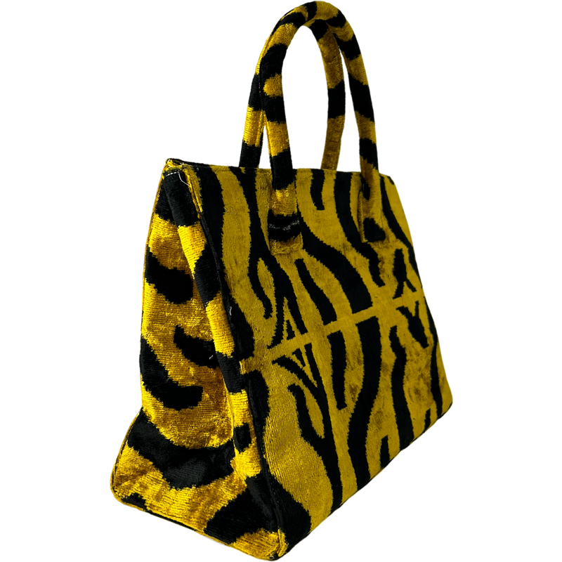 carpet handbag
carpet bag
carpet purse